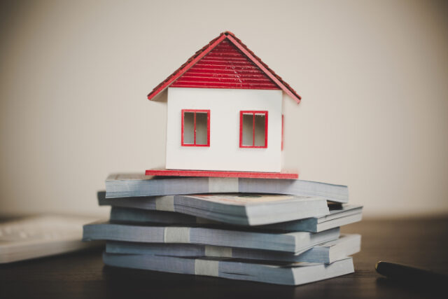 vecteezy_house-property-mortgage-with-cash-money-dollar-bill-on-table_11534316_10 https://www.vecteezy.com/photo/11534316-house-property-mortgage-with-cash-money-dollar-bill-on-table-concept-of-business-finance-saving-for-buy-home-investment-loan-american-currency-sale-estate-bank-payment-sell-rent-real-estate