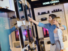 https://www.vecteezy.com/photo/11930809-people-in-electronics-store