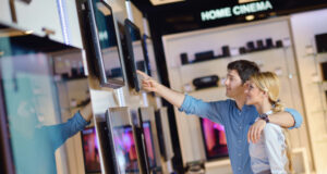 https://www.vecteezy.com/photo/11930809-people-in-electronics-store