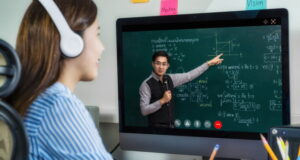 https://www.vecteezy.com/photo/1254292-rear-view-of-asian-student-learning-online