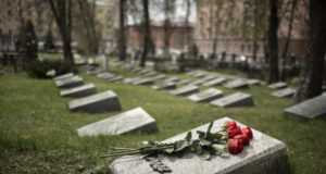 https://www.freepik.com/free-photo/view-gravestone-with-flowers_27506590.htm#page=2&query=tombstones&position=15&from_view=search&track=sph