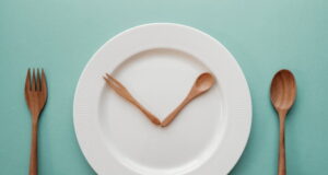 https://www.freepik.com/premium-photo/wooden-spoon-fork-as-clock-hands-white-plate_5930408.htm#query=intermittent%20fasting&position=6&from_view=search&track=sph