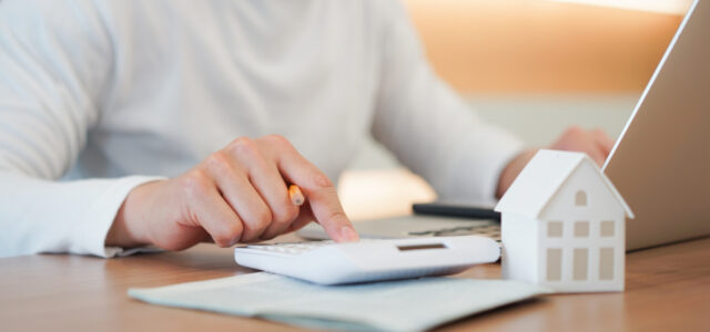 https://www.freepik.com/premium-photo/man-hand-press-calculator-check-summary-expense-home-loan-mortgage-refinance-plan_6395873.htm#query=mortgage&position=16&from_view=search&track=sph