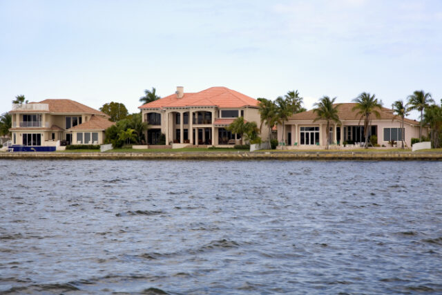 https://www.vecteezy.com/photo/1355830-a-view-of-the-nice-homes-in-florida-along-the-waterfront