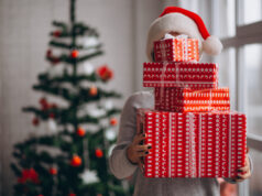 https://www.freepik.com/free-photo/woman-holding-big-christmas-boxes_3654168.htm#query=christmas%20gifts&position=26&from_view=search&track=sph