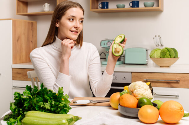 https://www.freepik.com/premium-photo/young-beautiful-vegetarian-girl-blogger-prepares-breakfast-fruits-vegetables-greens-home-kitchen-blog-about-healthy-eating_23784473.htm?query=healthy%20meal#from_view=detail_alsolike