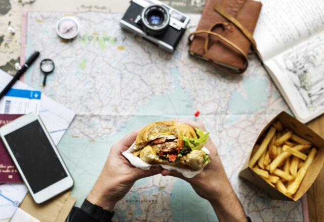 https://www.freepik.com/premium-photo/closeup-hands-holding-hamburger-map-background_4079147.htm#query=food%20traveler&position=17&from_view=search&track=ais