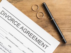 https://www.freepik.com/free-photo/divorce-agreement-wooden-table_8445577.htm#query=divorce&position=2&from_view=search&track=sph