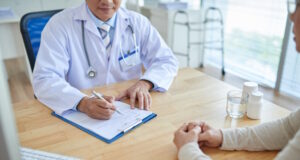 https://www.freepik.com/free-photo/filling-medical-record_5633838.htm#query=doctor%20patient&position=32&from_view=search&track=sph