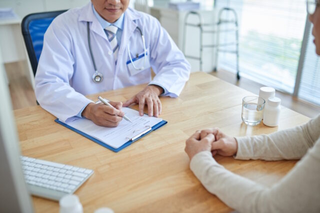 https://www.freepik.com/free-photo/filling-medical-record_5633838.htm#query=doctor%20patient&position=32&from_view=search&track=sph
