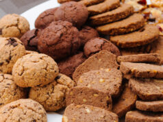 https://www.vecteezy.com/photo/9657323-many-different-types-of-cookies-lay-on-a-plate