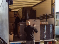 https://www.freepik.com/premium-photo/2-men-placing-bundles-inside-moving-truck_28794972.htm#page=4&query=moving%20truck&position=13&from_view=search&track=ais