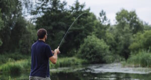 https://www.freepik.com/free-photo/close-up-man-fishing-lake_2690188.htm#query=fly%20fishing&position=8&from_view=search&track=ais