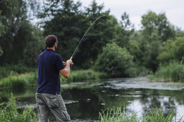https://www.freepik.com/free-photo/close-up-man-fishing-lake_2690188.htm#query=fly%20fishing&position=8&from_view=search&track=ais