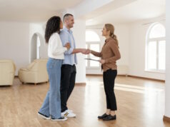 https://www.freepik.com/free-photo/female-realtor-shaking-hands-with-couple-new-house-deal_13104904.htm#query=realtors&position=11&from_view=search&track=sph