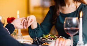 https://www.freepik.com/free-photo/hands-dates_5398872.htm#query=romantic%20dinner&position=8&from_view=search&track=ais