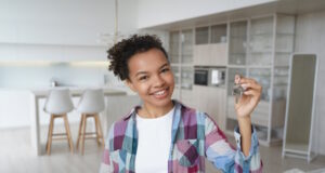 https://www.freepik.com/premium-photo/happy-young-biracial-girl-homeowner-tenant-shows-key-new-house-relocation-real-estate-rent_30405848.htm#query=single%20woman%20homeowner&position=11&from_view=search&track=ais