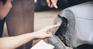 https://www.freepik.com/free-photo/insurance-agent-working-during-site-car-accident-claim-process-people-car-insurance-claim_5597941.htm#query=car%20insurance&position=27&from_view=search&track=ais