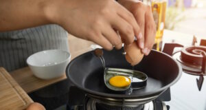 https://www.freepik.com/free-photo/person-breaking-egg-into-heart-mold-pan_5600077.htm#query=cooking%20eggs&position=24&from_view=search&track=ais