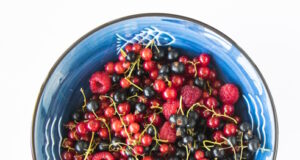https://www.freepik.com/premium-photo/red-black-currant-loganberries-blue-plate-white-background-large-group-colorful-berries_16000595.htm#query=anthocyanin-rich%20berries&position=33&from_view=search&track=ais