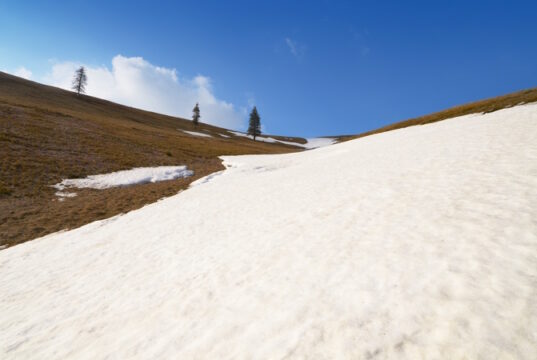 https://www.freepik.com/premium-photo/spring-mountains-last-spring-snow_21790472.htm#page=3&query=snowless%20slopes&position=43&from_view=search&track=ais