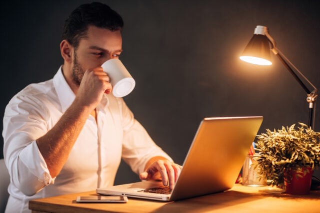 https://www.vecteezy.com/photo/13576643-rebooting-his-energy-to-work-more-confident-young-man-drinking-coffee-while-sitting-at-his-working-place-at-night-time