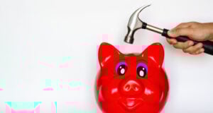 https://www.vecteezy.com/photo/8927779-red-piggy-bank-with-hand-holding-the-hammer-puts-on-white-background