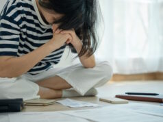 https://www.vecteezy.com/photo/17012347-women-are-stressed-and-headaches-about-credit-card-debt-and-large-bills-on-hand-housewives-have-trouble-paying-monthly-water-electricity-and-telephone-bills