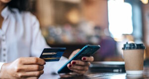 https://www.freepik.com/free-photo/pay-goods-by-credit-card-through-smartphone-coffee-shop_5598712.htm#query=credit&position=36&from_view=search&track=sph