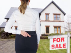 https://www.freepik.com/premium-photo/property-seller-woman-with-her-fingers-crossed_27996467.htm#page=3&query=home%20sale&position=34&from_view=search&track=ais