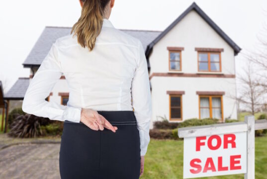 https://www.freepik.com/premium-photo/property-seller-woman-with-her-fingers-crossed_27996467.htm#page=3&query=home%20sale&position=34&from_view=search&track=ais