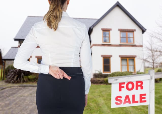 https://www.freepik.com/premium-photo/property-seller-woman-with-her-fingers-crossed_27996467.htm#page=3&query=home%20sale&position=34&from_view=search&track=ais