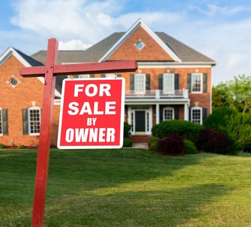 For sale sign in front of large USA home https://www.freepik.com/premium-photo/sale-sign-front-large-usa-home_26900587.htm#query=home%20for%20sale&position=12&from_view=search&track=ais