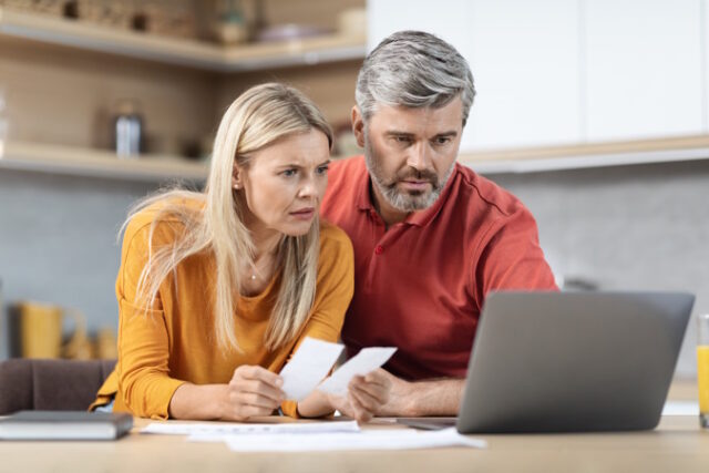 https://www.freepik.com/premium-photo/shocked-husband-wife-sitting-kitchen-table-counting-spendings_32368908.htm#query=couple%20paycheck&position=5&from_view=search&track=ais