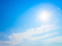 https://www.freepik.com/free-photo/sun-flare_3568580.htm#query=warm%20day&position=3&from_view=search&track=ais