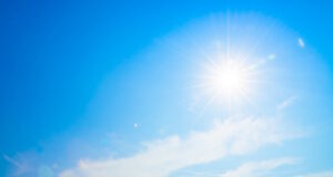 https://www.freepik.com/free-photo/sun-flare_3568580.htm#query=warm%20day&position=3&from_view=search&track=ais