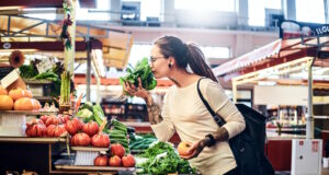 https://www.freepik.com/free-photo/young-attractive-woman-with-tattooes-choosing-fresh-salad-vegetable-market_26605586.htm#query=groceries&position=13&from_view=search&track=sph