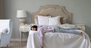 https://www.freepik.com/free-photo/young-woman-sleeping-home_16135557.htm#query=half%20off%20bed&position=42&from_view=search&track=ais