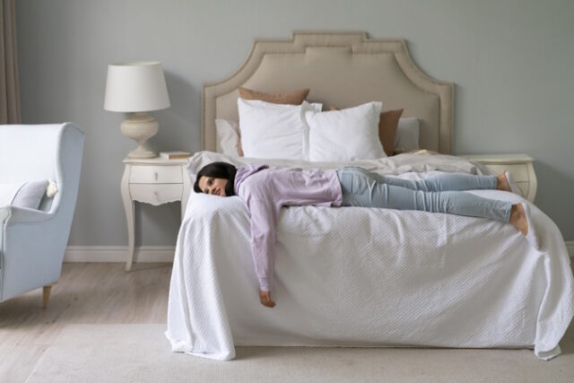 https://www.freepik.com/free-photo/young-woman-sleeping-home_16135557.htm#query=half%20off%20bed&position=42&from_view=search&track=ais
