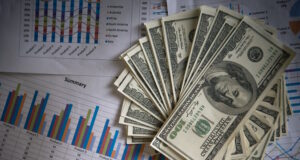https://www.freepik.com/free-photo/billie-dollar-with-business-chart_1025792.htm#query=stock%20money&position=0&from_view=search&track=ais