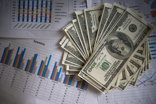 https://www.freepik.com/free-photo/billie-dollar-with-business-chart_1025792.htm#query=stock%20money&position=0&from_view=search&track=ais