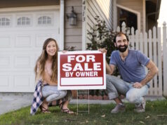 https://www.freepik.com/free-photo/couple-moving-new-house_25625044.htm#query=for%20sale&position=28&from_view=search&track=ais