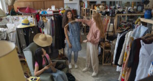 https://www.freepik.com/free-photo/friends-going-shopping-antique-store_29318168.htm#query=secondhand%20clothes%20store&position=8&from_view=search&track=ais