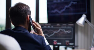 https://www.freepik.com/free-photo/back-view-young-business-bearded-man-having-phone-call-with-his-ceo-diagrams-computer-monitor_22660622.htm#query=stock%20investor&position=25&from_view=search&track=robertav1_2_sidr