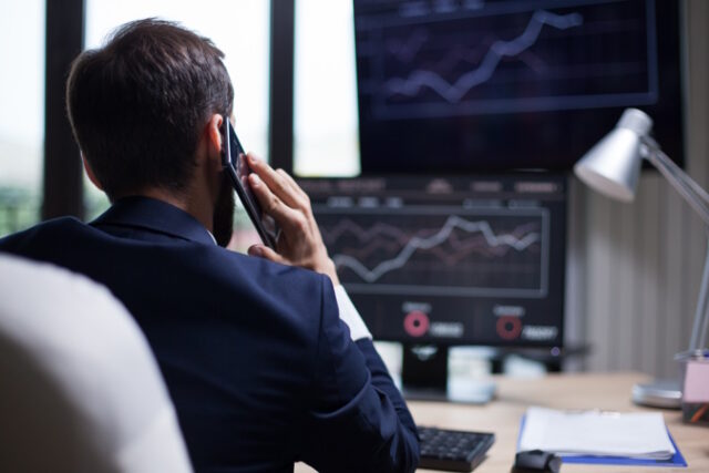 https://www.freepik.com/free-photo/back-view-young-business-bearded-man-having-phone-call-with-his-ceo-diagrams-computer-monitor_22660622.htm#query=stock%20investor&position=25&from_view=search&track=robertav1_2_sidr
