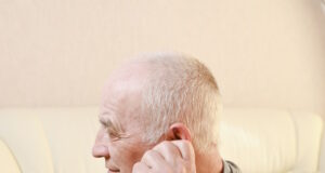 https://www.freepik.com/premium-photo/elderly-man-with-ear-pain_14321224.htm#query=elder%20head%20earbud&position=30&from_view=search&track=robertav1_2_sidr