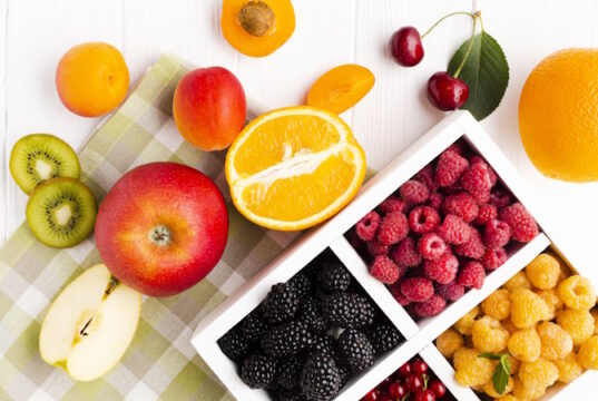 https://www.freepik.com/free-photo/flat-lay-fresh-berries-tablecloth-with-fruits_5073359.htm#page=2&query=apples%20and%20blackberries&position=41&from_view=search&track=ais
