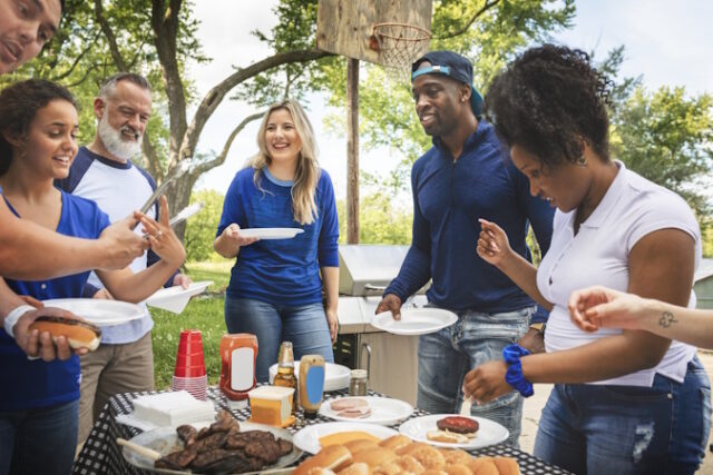 https://www.freepik.com/free-photo/friends-drinking-eating-tailgate-party_17198733.htm#query=picnic&position=0&from_view=search&track=sph