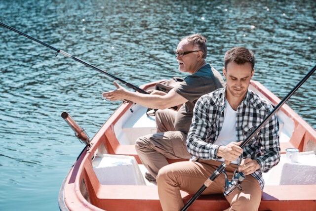 https://www.freepik.com/free-photo/man-with-oldie-fishing-from-rowboat_17293288.htm#page=2&query=beach%20fishing&position=0&from_view=search&track=ais