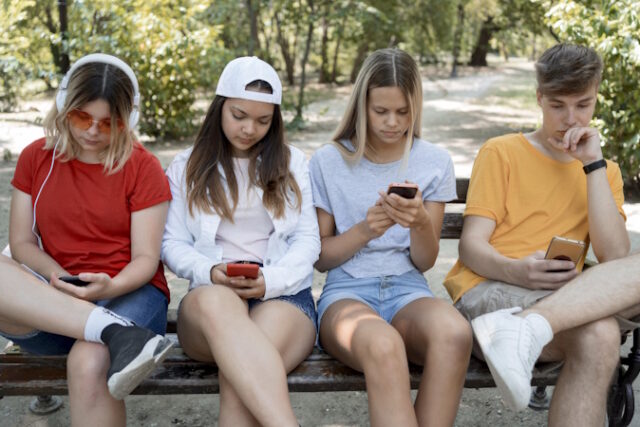 https://www.freepik.com/free-photo/medium-shot-group-friends-phones_10175408.htm#query=teen%20social%20media&position=1&from_view=search&track=ais